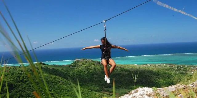Zipline-tyrolienne-Rodrigues-Island-1.webp